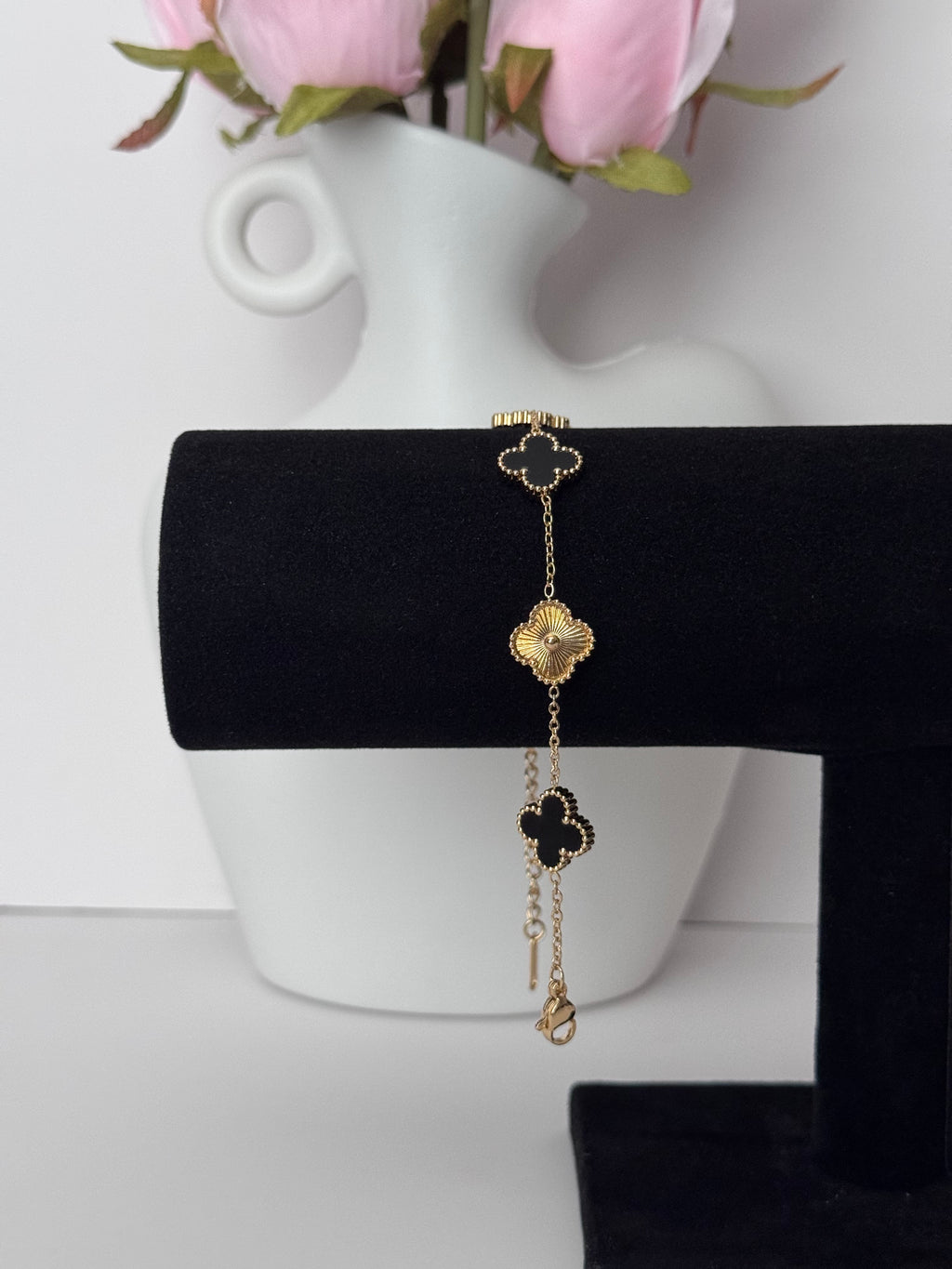 Black and Gold tone onyx Five-Motif Clover Bracelet