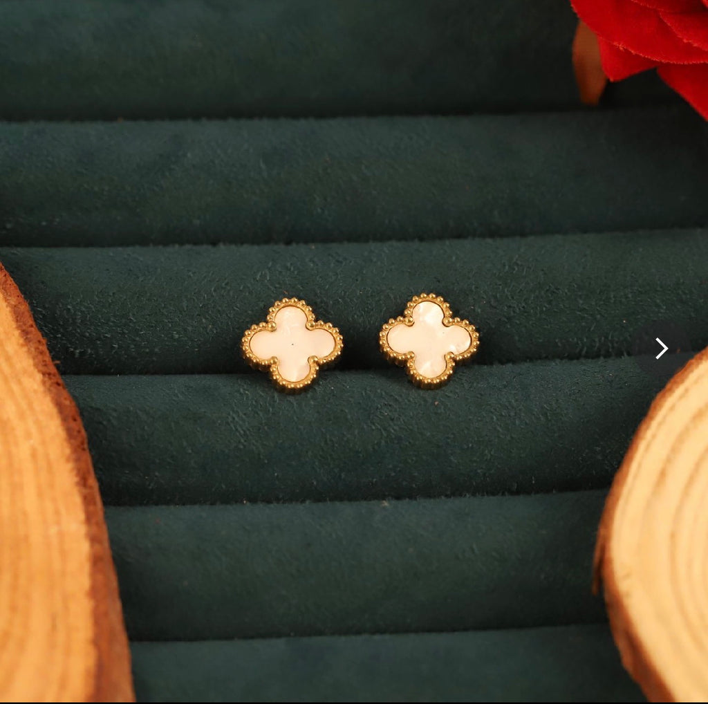 Signature Onyx Clover Studs in white