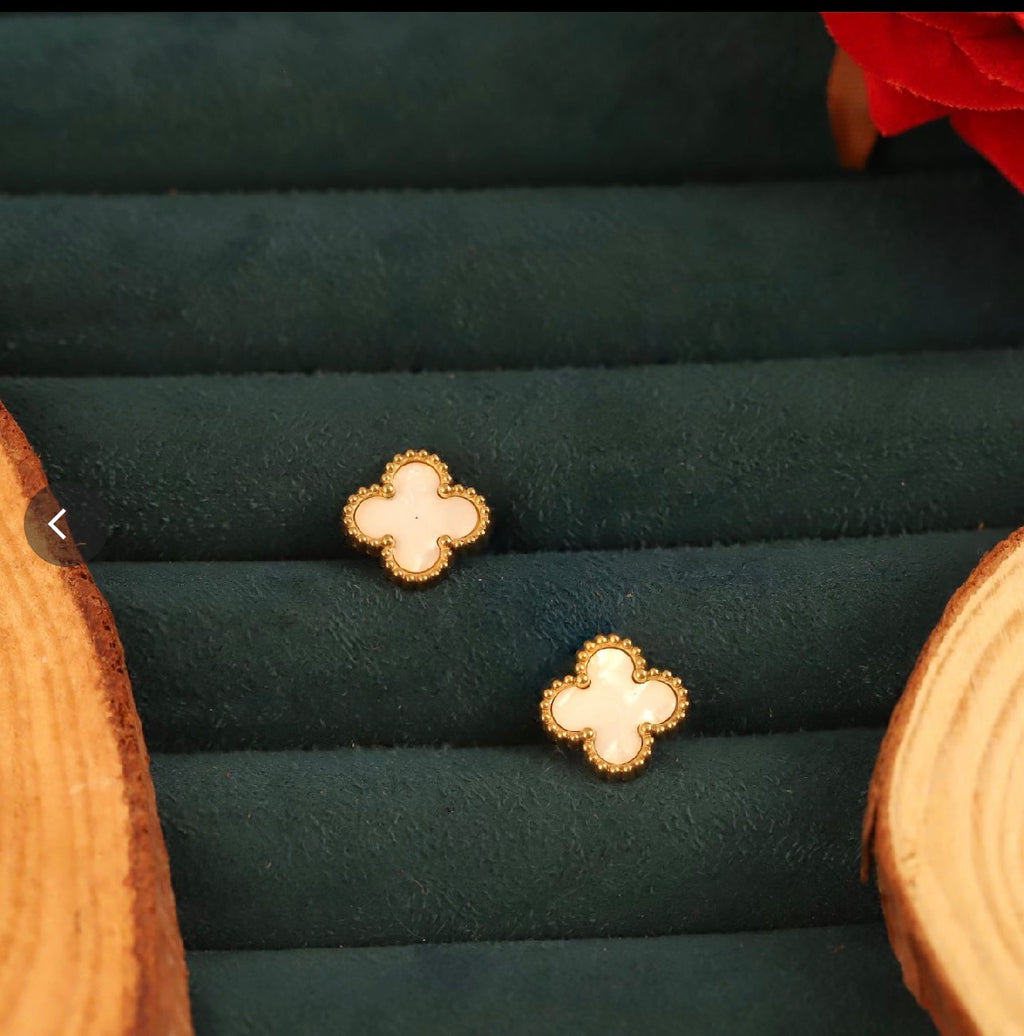 Signature Onyx Clover Studs in white