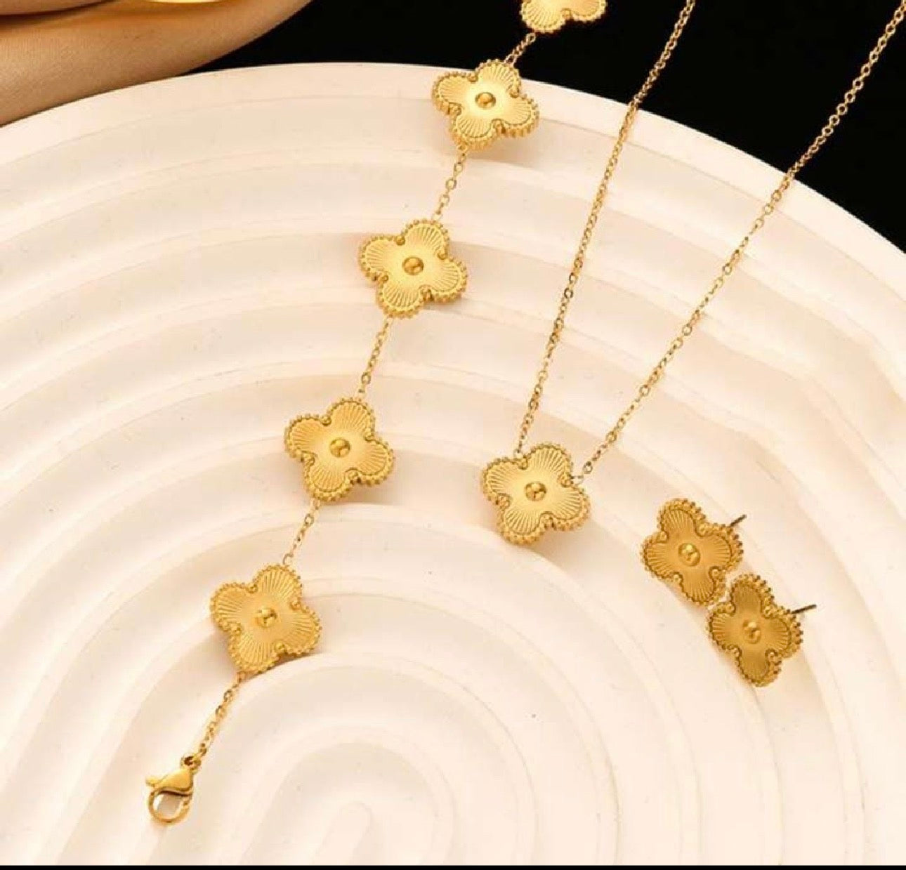 Golden Luck Clover Pendent set with matching Bracelet and Studs