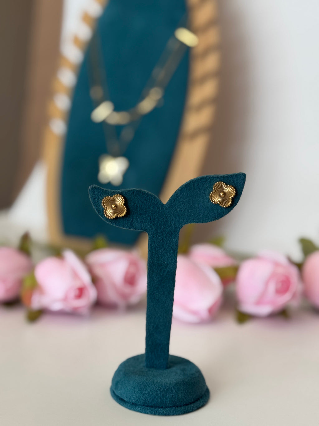Signature Onyx Clover Studs in Gold tone